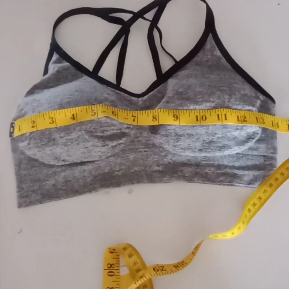 Woman's sports bra - Picture 6 of 6